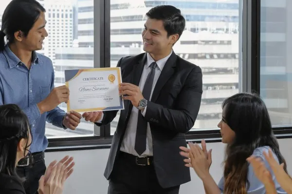 Certificaciones y cursos que más valoran las empresas en México y LATAM en 2026